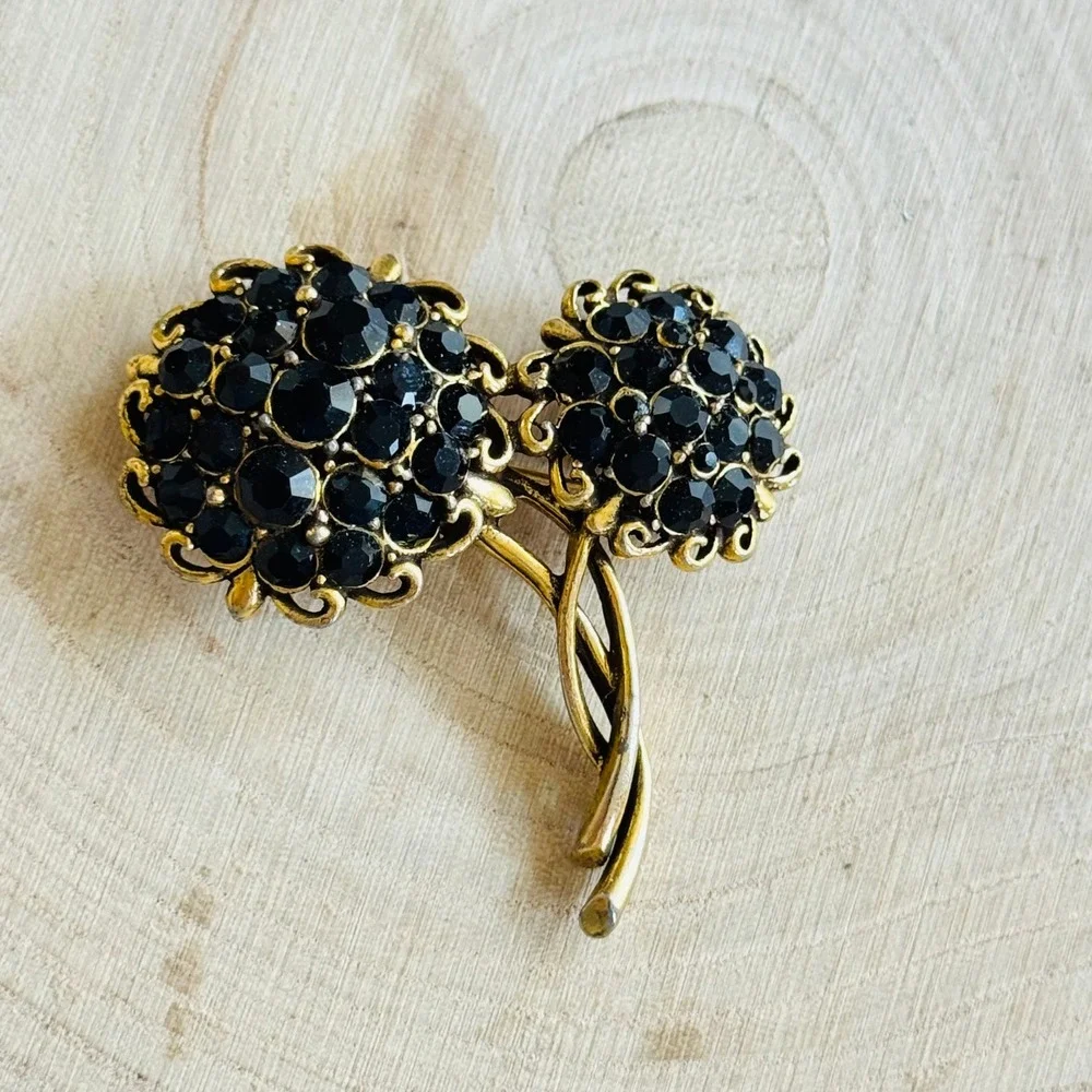 Vtg Hollycraft Signed Black Flower Pin Brooch gold tone jeweled‎ Rhinestone 2.5